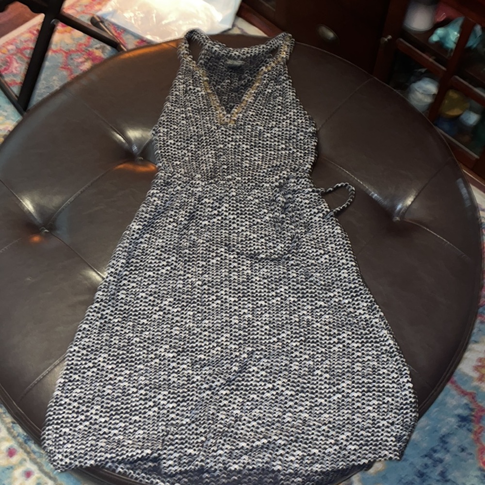Sleeveless mid length dress with collar detail and front pockets.